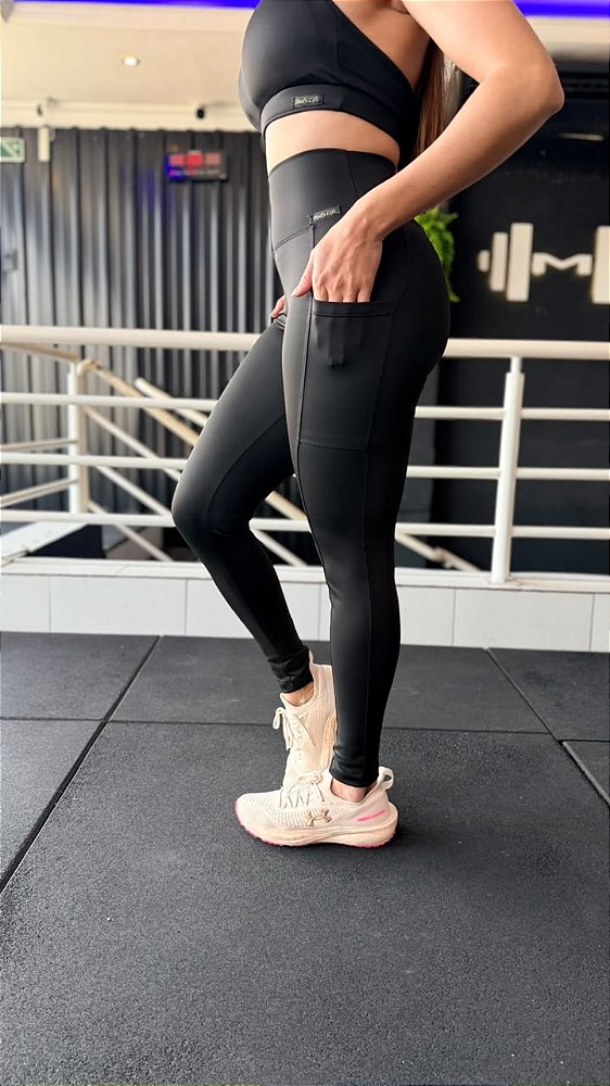 Legging Fitness com Bolso Linha Duplex – Preto