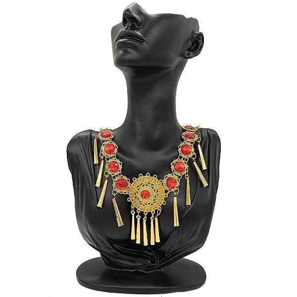 Colar Dourado Com Pendulos E Medalhas Vermelhas Com Fecho