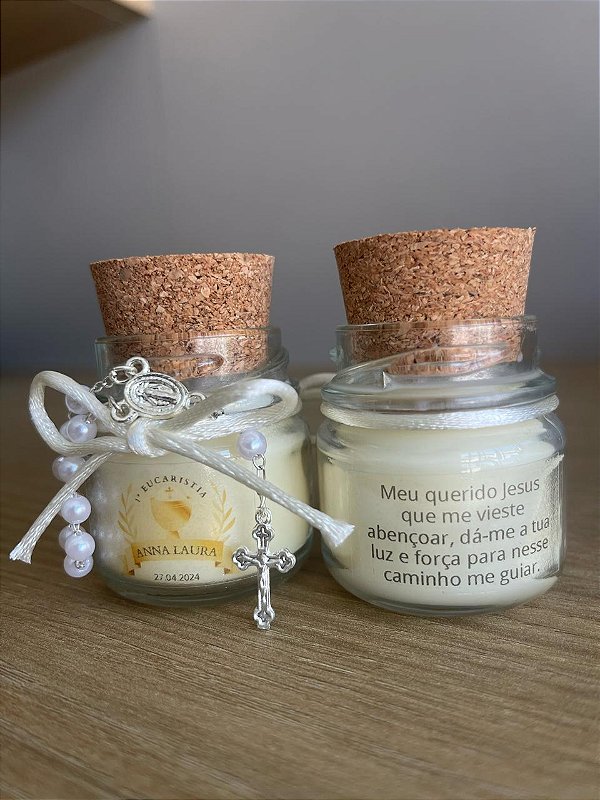 MINI VELA ROLHA 30G COM SAQUINHO DE ORGANZA E MINI TERÇO – PERSONALIZADA