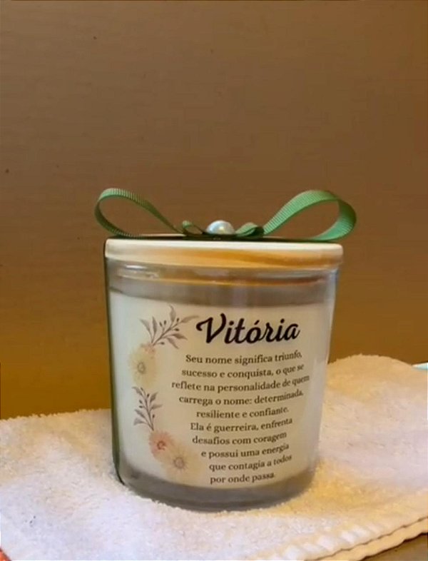 VELA VIDRO 180G COM TAMPA DE MADEIRA – PERSONALIZADA