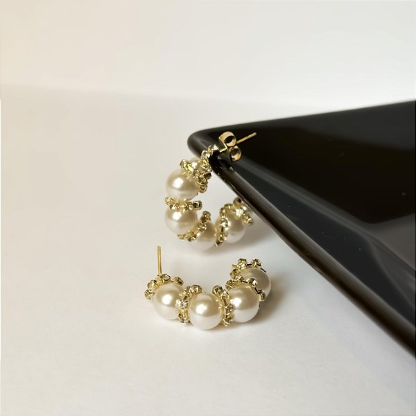 Brinco Argola com Zircônias e Pérolas