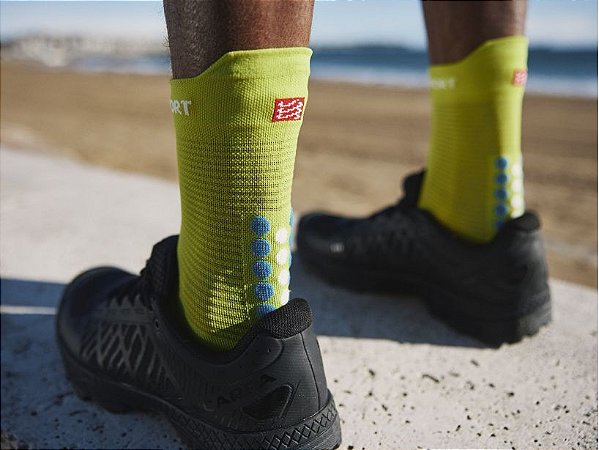 MEIA DE COMPRESSÃO PARA CORRIDA CANO MÉDIO - AMARELA- PRO RACING SOCKS V4.0 RUN HIGH