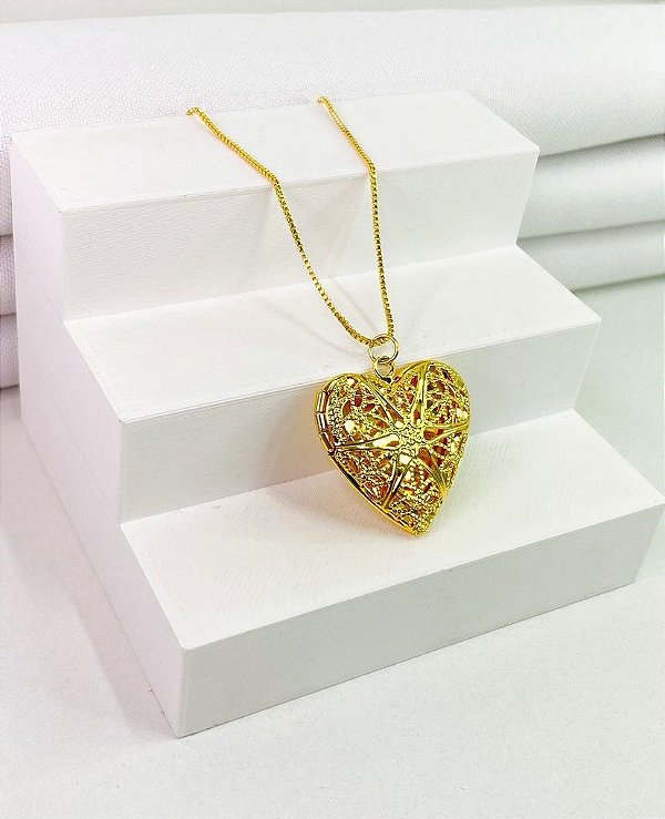 Colar Relicário Coração Texturizado Folheado a ouro 18k (COM 1 FOTO)