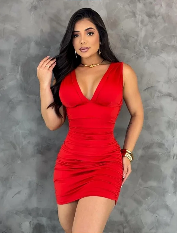 Vestido Curto Decotado Justo