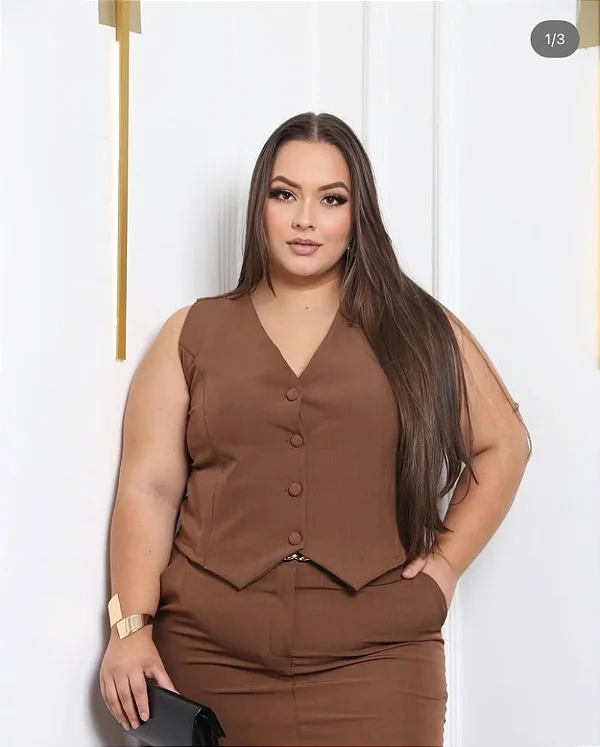 Conjunto Plus Size com Saia e Colete