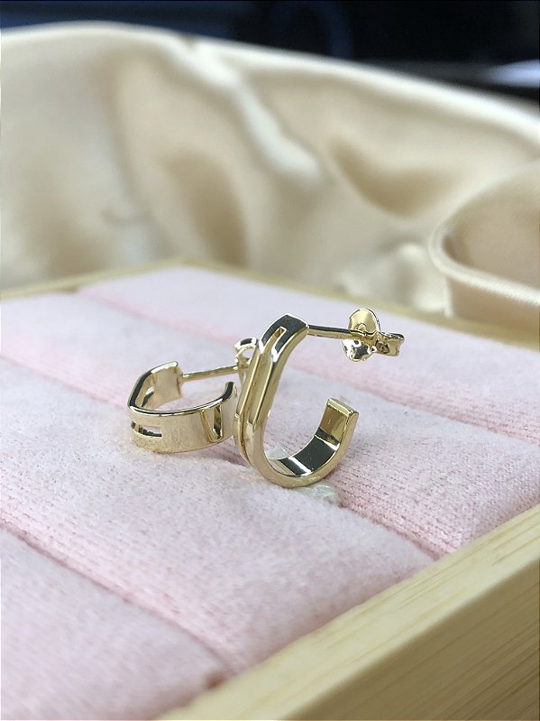 Argola Oval com Detalhe Vazado