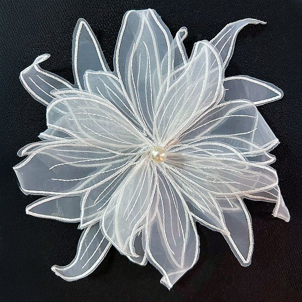 Broche de Flor Ramalhete Blanc by Thais Mahasin
