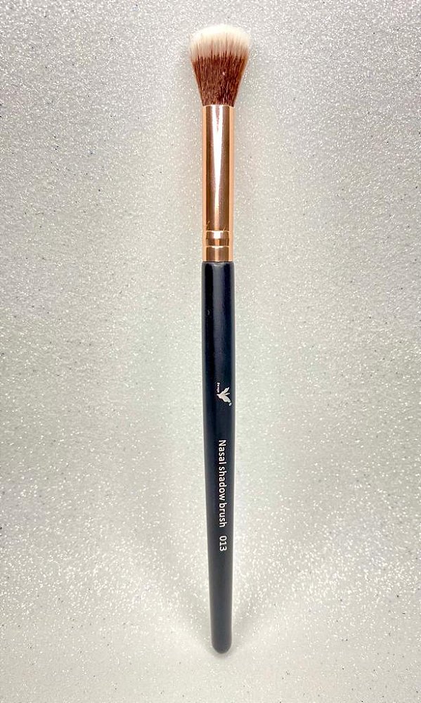 PINCEL PARA CONTORNO DO NARIZ E ESFUMAR ROSE GOLD - A013