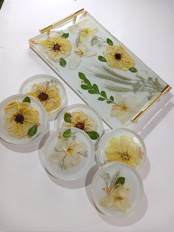 BANDEJA COM 6 PORTA COPOS FLORES