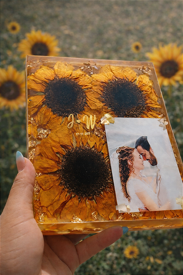 ETERNIZAÇÃO DE BUQUE GIRASSOL 20*30*6CM