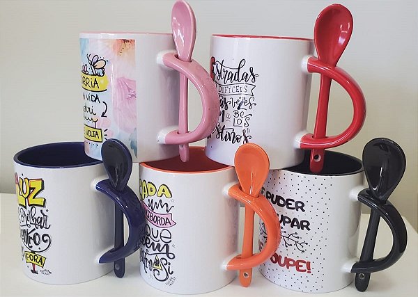 Caneca interior colorido com colher