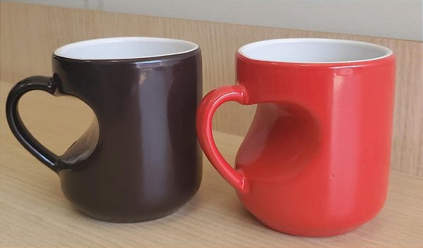 Caneca Mágica com alça de coração