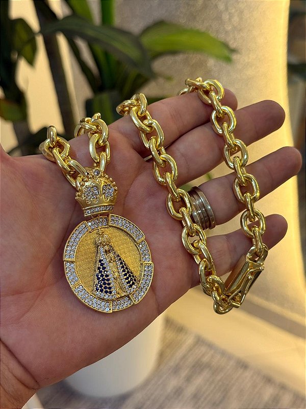 CORRENTE CADEADO QUINA DE 12MM + PINGENTE DE SANTA CRAVEJADO COM COROA