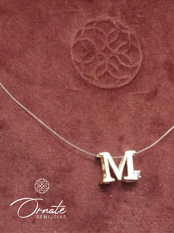 Colar Letra "M" com Fio Invisível