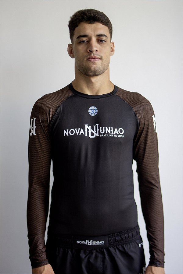 Rashguard NU collab Tauron . Manga Longa . Marrom