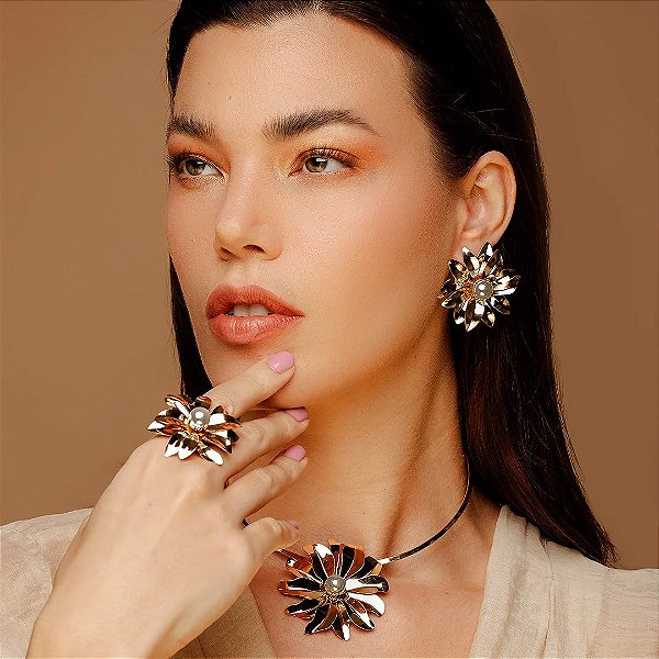 Colar flor banho ouro 18k