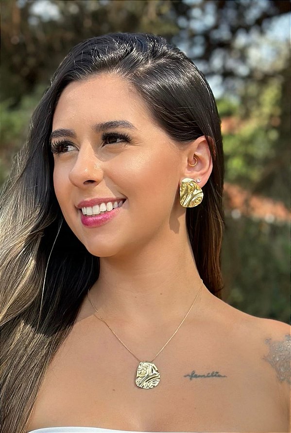 Conjunto liso martelado banho ouro 18k