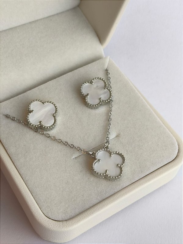 Brinco trevo banho rodio branco