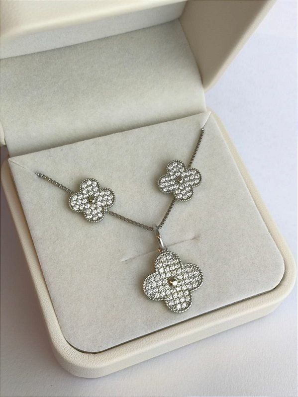 Conjunto trevo cravejado banho rodio branco