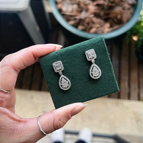 Brinco cravejado zirconia banho rodio branco