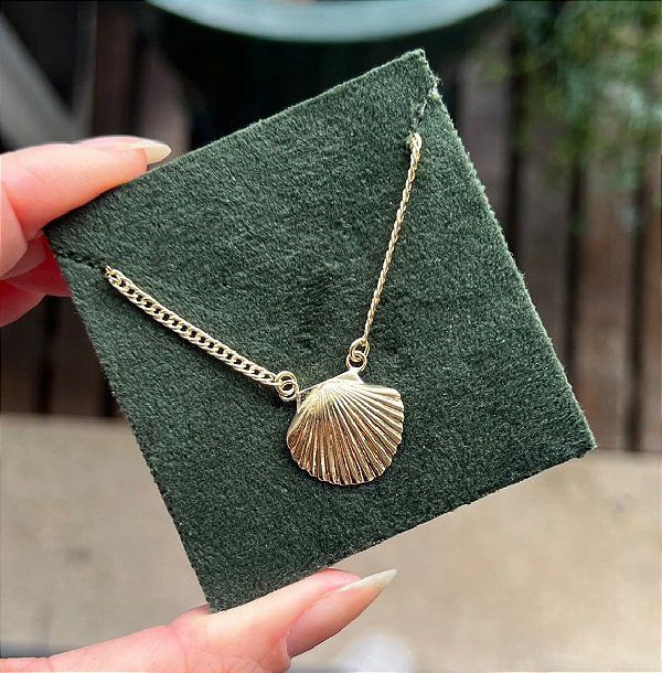 Colar concha banho ouro 18k