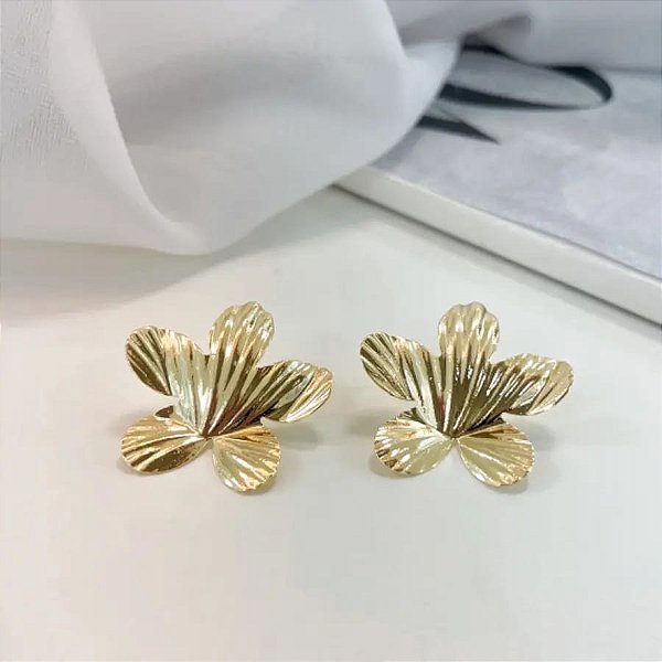 Brinco liso banho ouro 18k