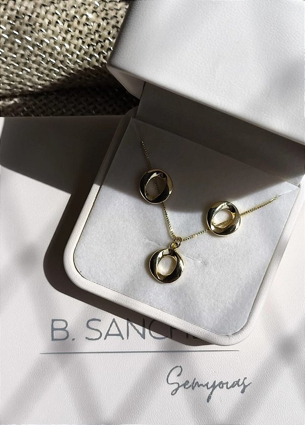 Conjunto liso organico banhado a ouro 18k