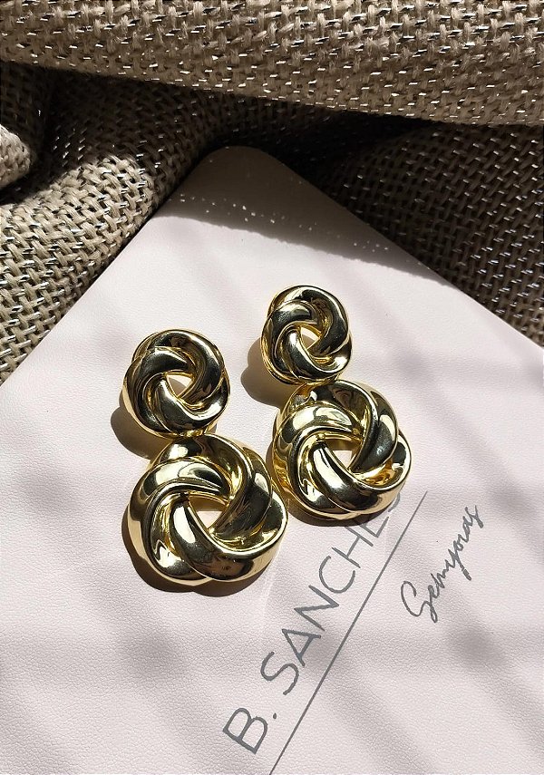 Brinco liso organico banho ouro 18k