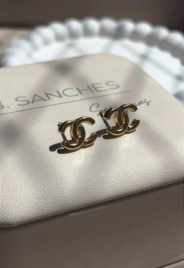 Brinco liso banho ouro 18k