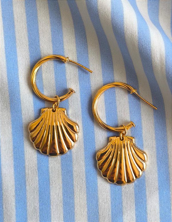 Brinco argola concha banho ouro 18k