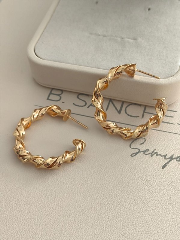 Brinco argola banho ouro 18k