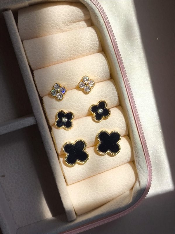 Brinco trio trevo banho ouro 18k