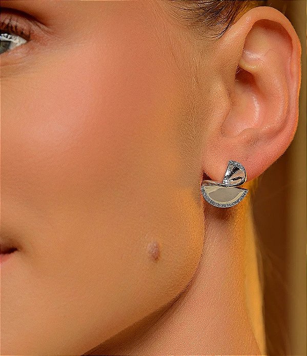 Brinco cravejado de zirconia cristal banho em rodio branco