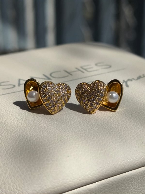 Brinco coração com perola banho ouro 18k
