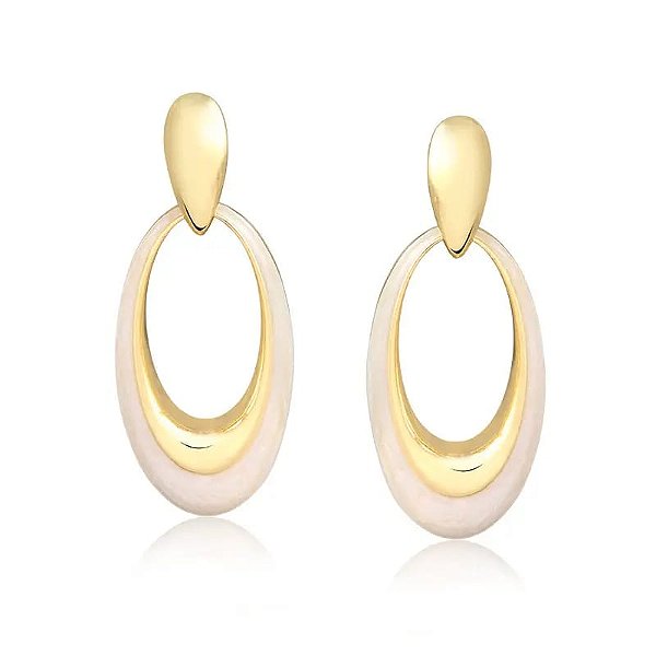 Brinco resina branco marmorizado com banho de ouro 18k