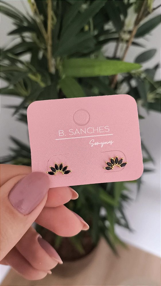 Brinco onix banho ouro 18k