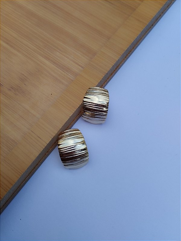 Brinco modelo tartaruga listrado