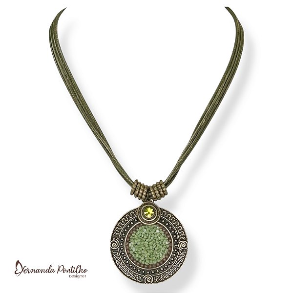 Colar curto c/ cordão, mandala c/ cascalho e pto de luz - verde oliva 11880