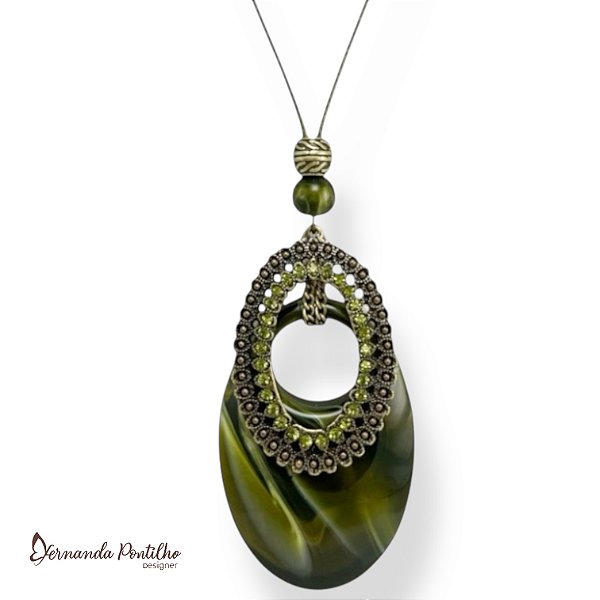 COLAR LONGO C/ CORDÃO, CHAPA DE RESINA E MANDALA DE METAL C/ STRASS - VERDE OLIVA 12546