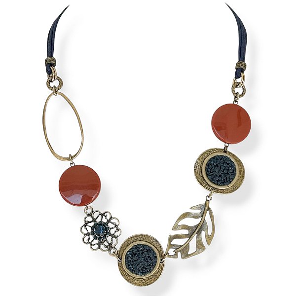 Colar médio c/ cordão, resina, costela de Adão, argola oval, pto de luz e chapas c/ cascalho - azul marinho e terracota 12591
