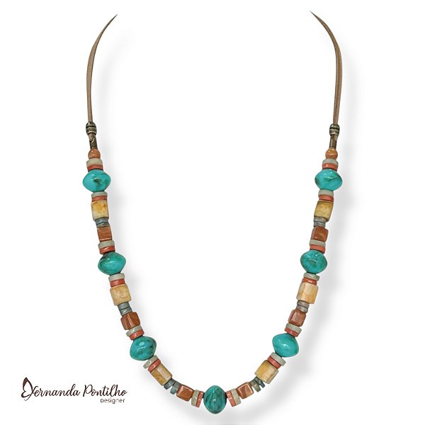 Colar médio c/ cordão e resinas - colorido 12620