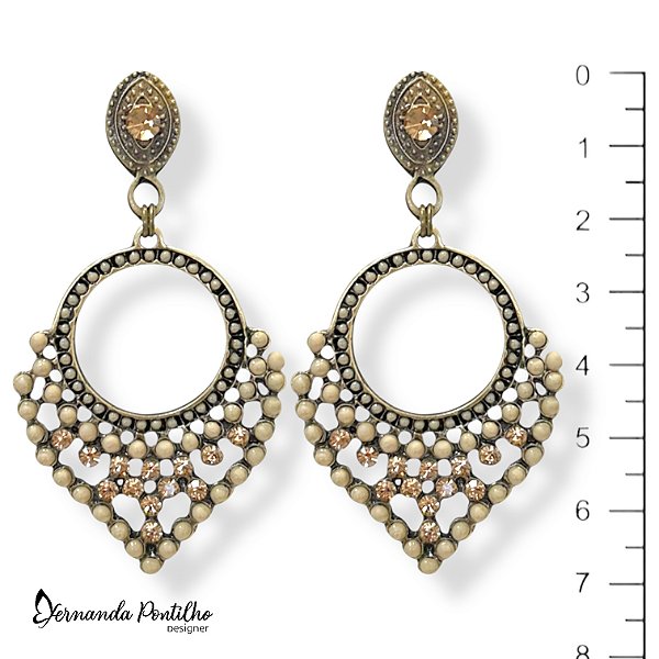 Brinco argola V customizado c/ bolinhas e strass - bege e dourado 12645