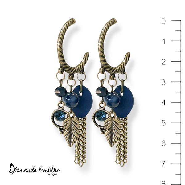 Brinco argola c/ berloques, strass e correntes - azul marinho 12644