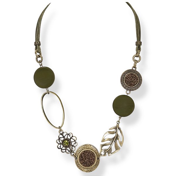 Colar médio c/ cordão, resina, costela de Adão, argola oval, pto de luz e chapas c/ cascalho - verde oliva e marrom 12639