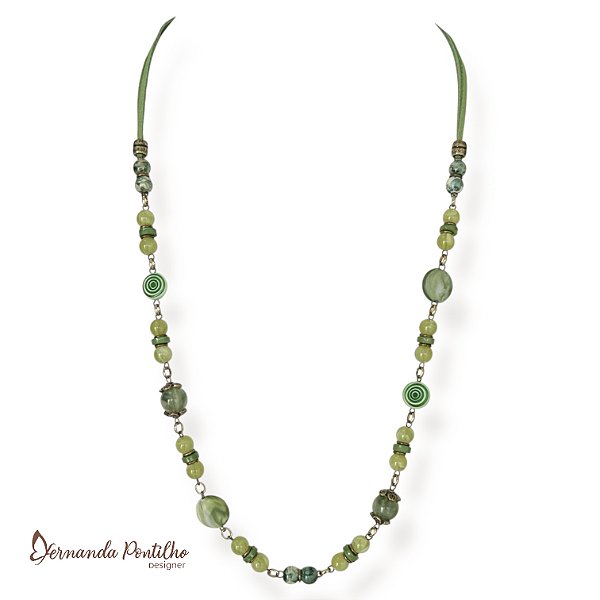 Colar médio c/ cordão, bolas e contas - verde 12677