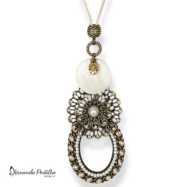 Colar longo c/ cordão, madrepérola, flor c/ strass e ping. oval customizado - branco, pérola e dourado 12684