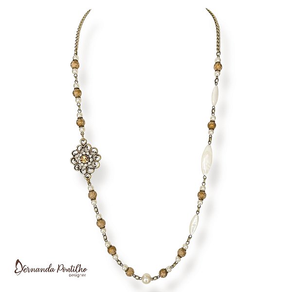 Colar médio c/ bolas, madrepérolas e flor lateral c/ strass - branco, pérola e dourado 12696