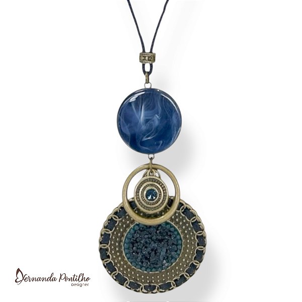 Colar longo c/ cordão, pedra de resina e mandala c/ cascalho - azul marinho 12764