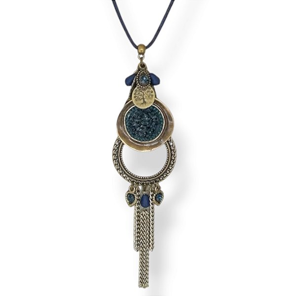 Colar longo de cordão ajustável c/ chapa de cascalho, argola, berloques e chuva de correntes azul marinho - 12967