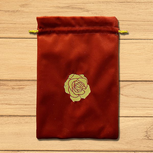 Porta Oráculo em Veludo Vermelho com Rosa Dourada